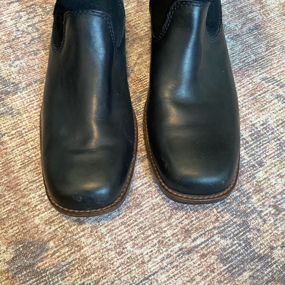 Ugg Boots SZ 9 - Picture 3 of 9